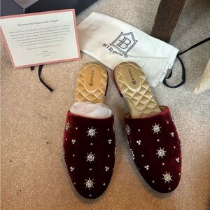 NEVER WORN Birdies slip ons. Size 7